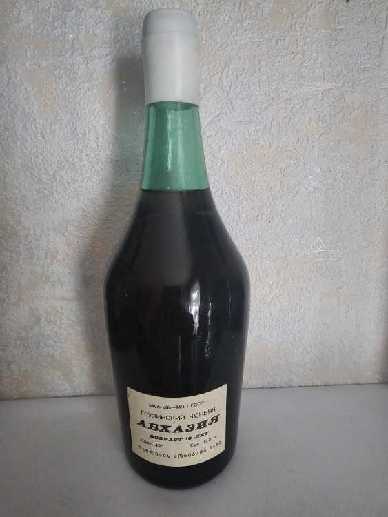 Грузинский "Абхазия 10 лет" 70-е года. 0,5 л. СССР. Редкий.