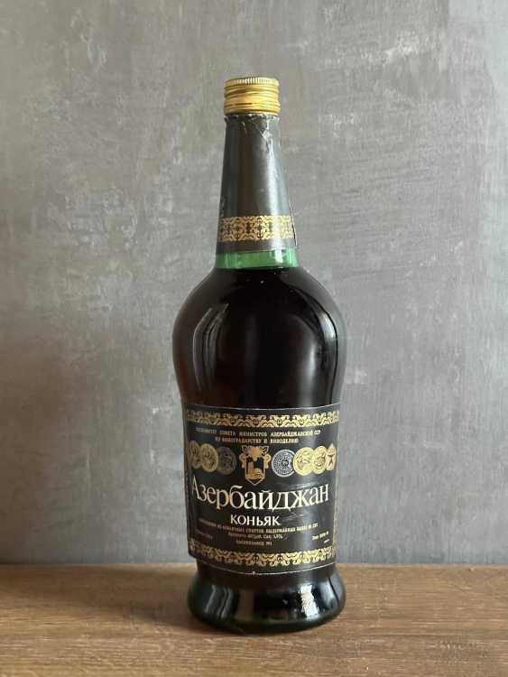 Азербайджанский "Азербайджан 10 лет" 1980 года. 0,75 л. СССР. Редкий.