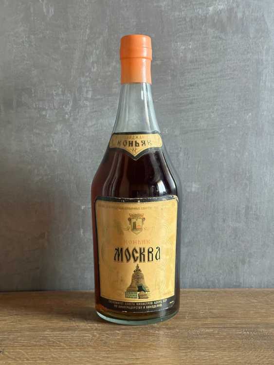 Азербайджанский коньяк "Москва" 12 лет. 0,75 л.  60-е начало 70-х. СССР. Редкий.