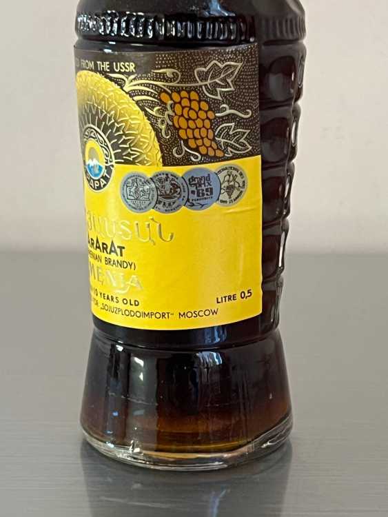 Армянский "Армения 10 лет" 80-е. 0,5 л. Экспортный. СССР. 