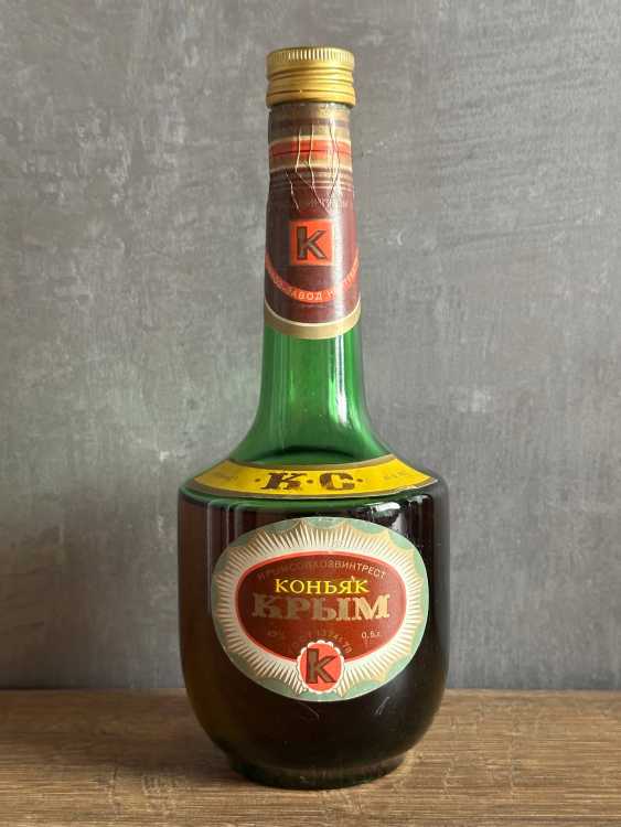 Украинский "Крым 10 лет" 1980 года. 0,5л. СССР. Редкий. 