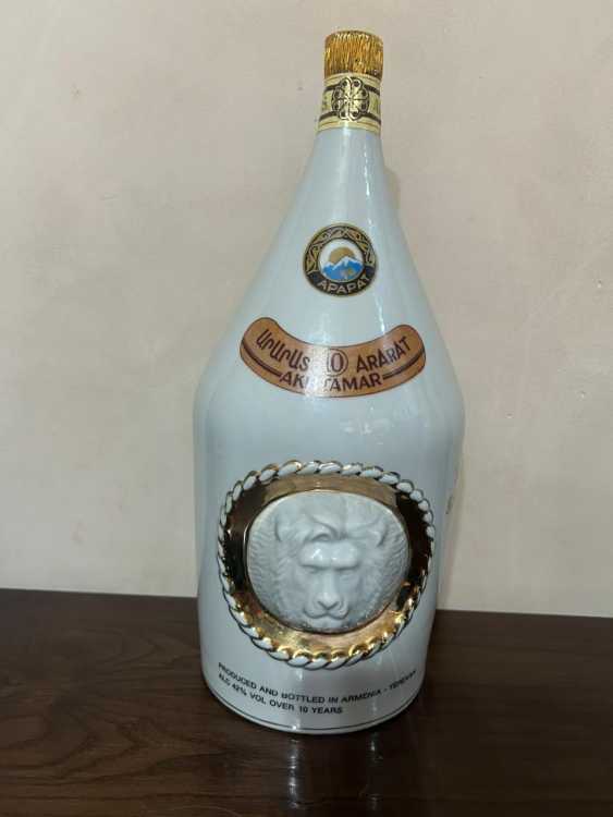 Армянский "Ахтамар 10 лет" 2 литра. 80-е фарфор. СССР. 