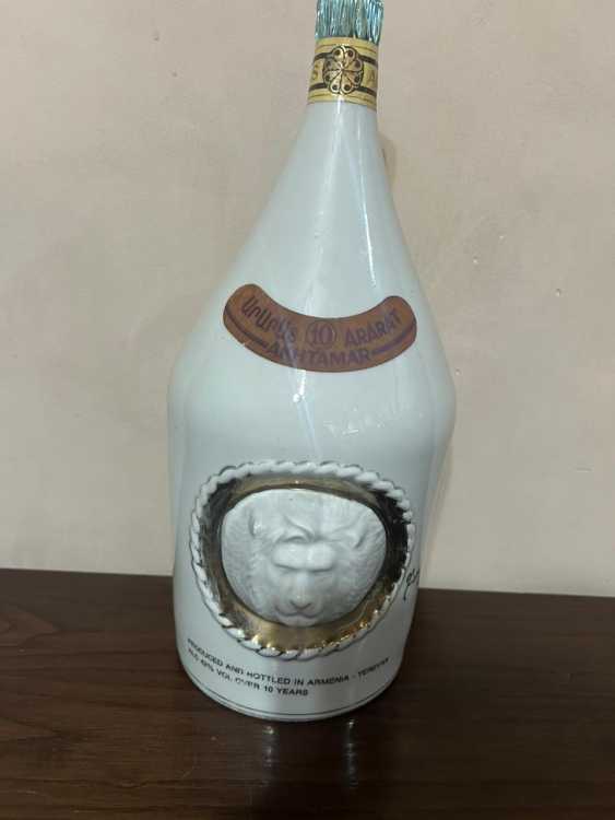 Армянский "Ахтамар 10 лет" 2 литра. 80-е фарфор. СССР.
