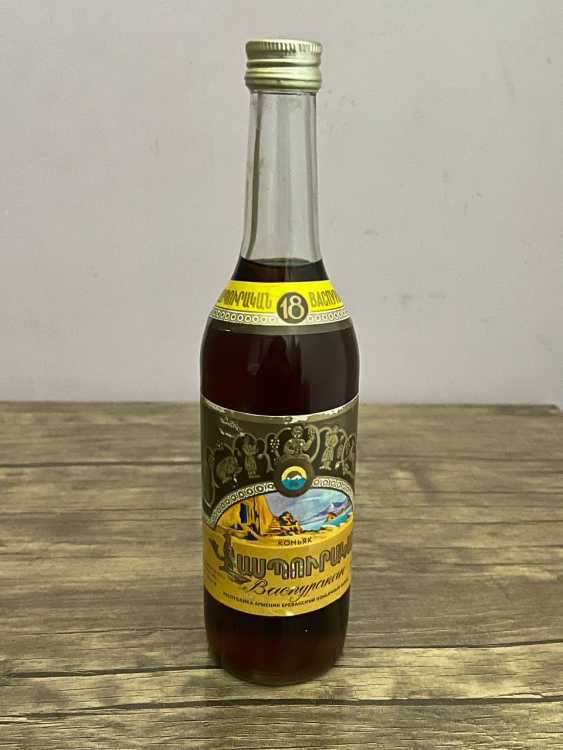 Армянский "Васпуракан 18 лет" 0,5 л. 1991-92 год. Переходной. 4.