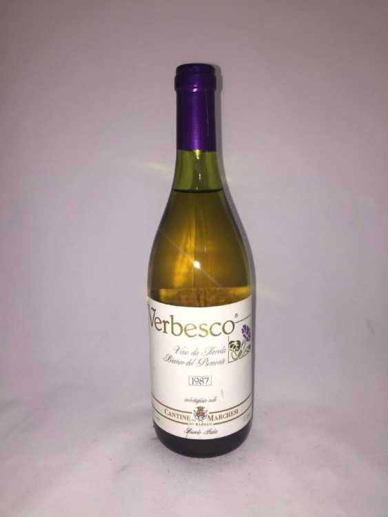 Вино "Verbesco Bianco del Piemonte Cantine del Marchesi Di Barolo" 1987 года.