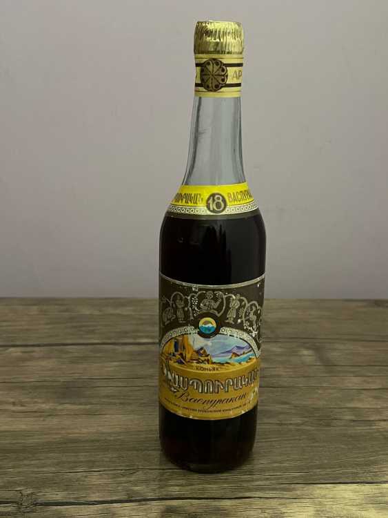 Армянский "Васпуракан 18 лет" 0,5 л. 1991-92 год. Переходной. 2.