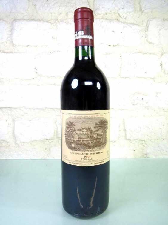 Вино "Chateau Lafite Rothschild" 1988 года.