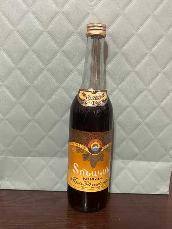 Армянский "Праздничный 15 лет" 1983 года. 0,5 л. СССР. 