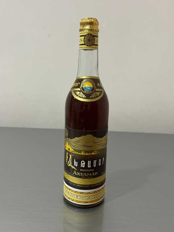 Армянский "Ахтамар 10 лет" 1977 года.0,5 л. СССР. Коллекционный.