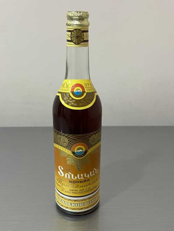 Армянский "Праздничный 15 лет" 1977 года. КОЛЛЕКЦИОННЫЙ. 0,5 л. СССР.