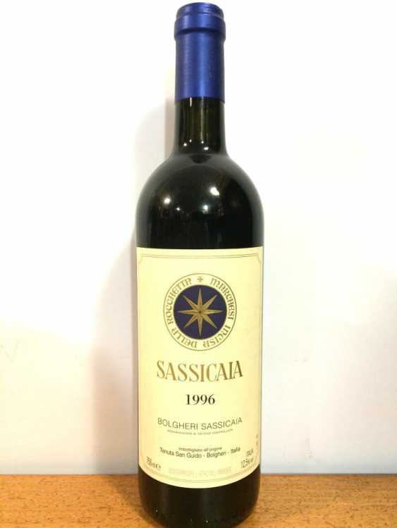 Вино "Sassicaia" 1996 года.