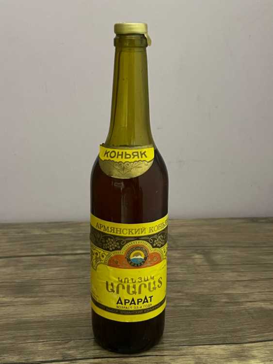 Армянский "Арарат 3,5-4 года" 80-е года. 0,5 л. СССР.