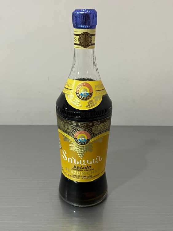 Армянский "Праздничный 15 лет" 0,5 л. 80-е. Экспортный. СССР. 
