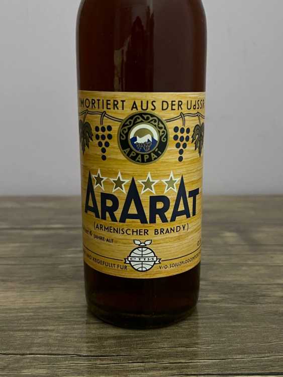 Армянский "Арарат 4 года" 1987 года. 0,5 л. СССР. Экспорт в ГДР.