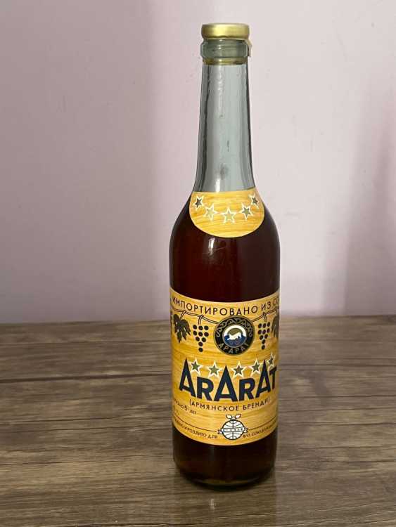 Армянский "Арарат 5 звезд" 1986 года. Экспортный. 0,5 л. СССР.