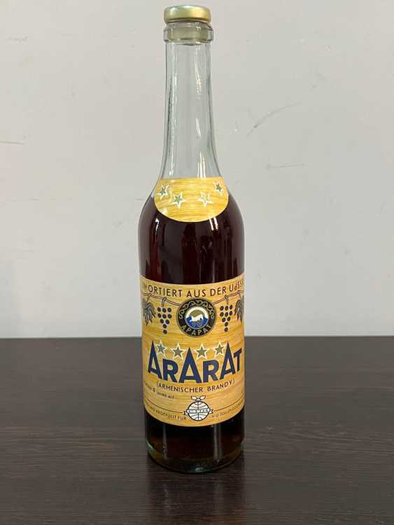Армянский "Арарат 4 года" 1985 года. 0,5 л. Экспорт в ГДР. СССР. Армянский "Арарат 4 года" 1985 года. 0,5 л. Экспорт в ГДР. СССР.