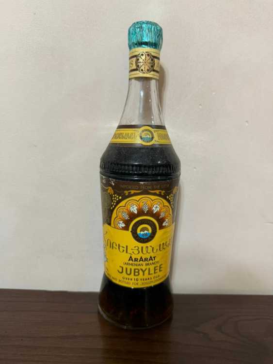 Армянский "Юбилейный 10 лет" 80-е года. 0,5 л. СССР.