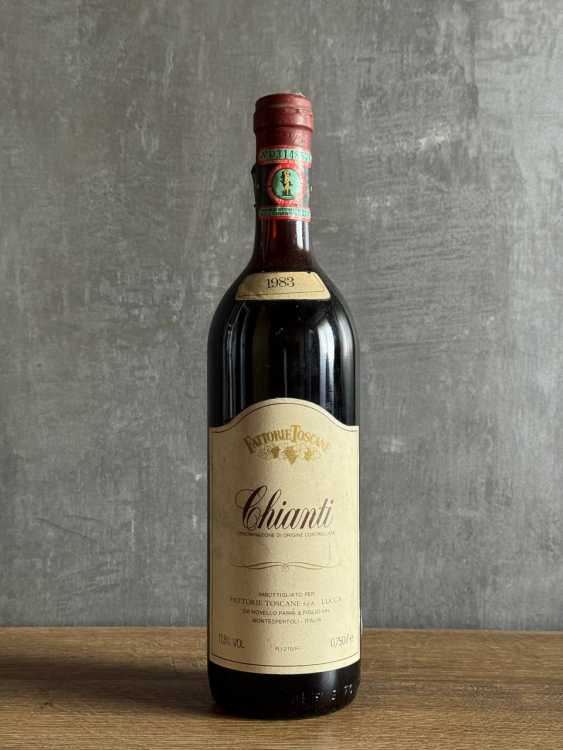 Вино Fattorie Toscane Chianti 1983 года.